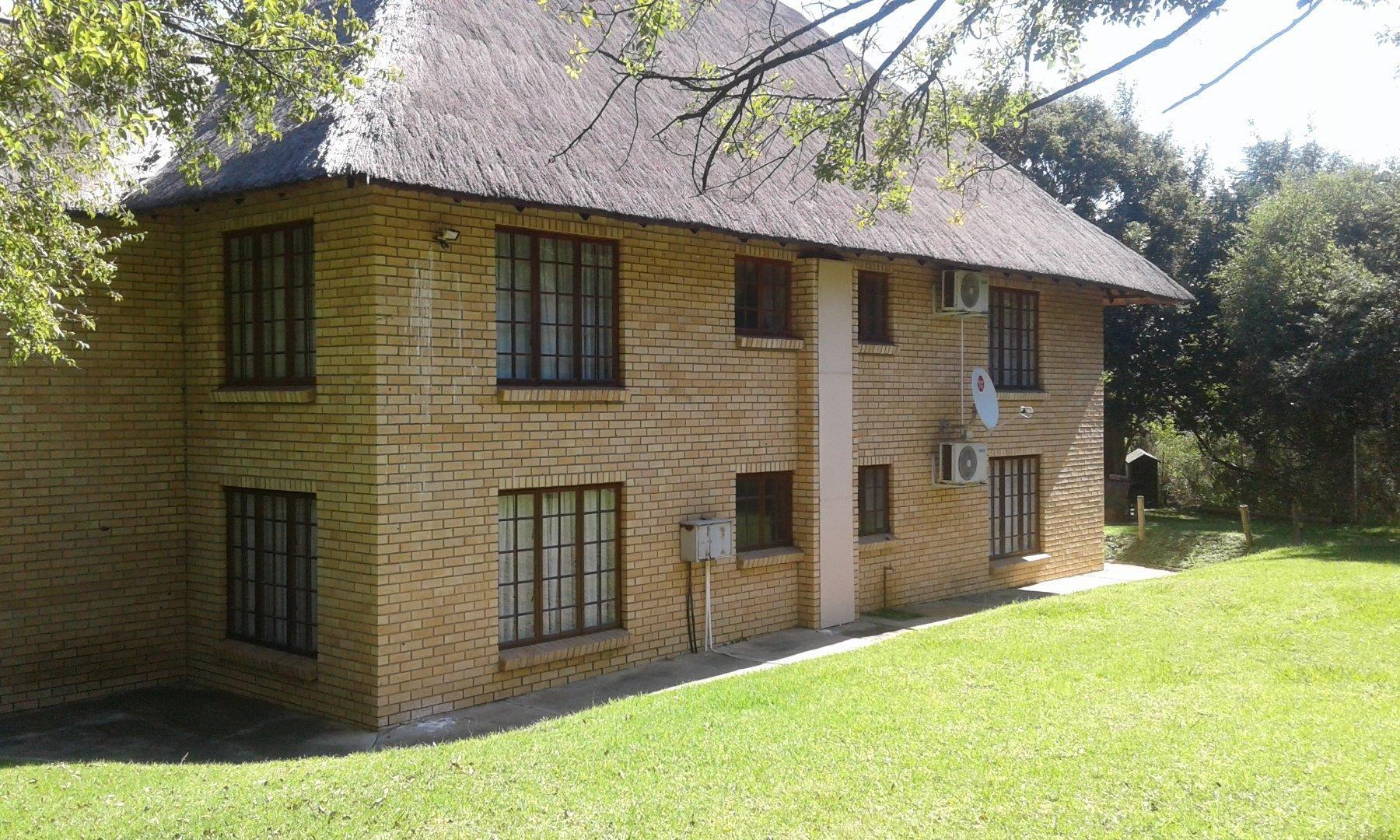 5 Bedroom Property for Sale in Viljoenskroon Free State